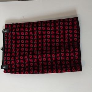 Pattern pencil skirt